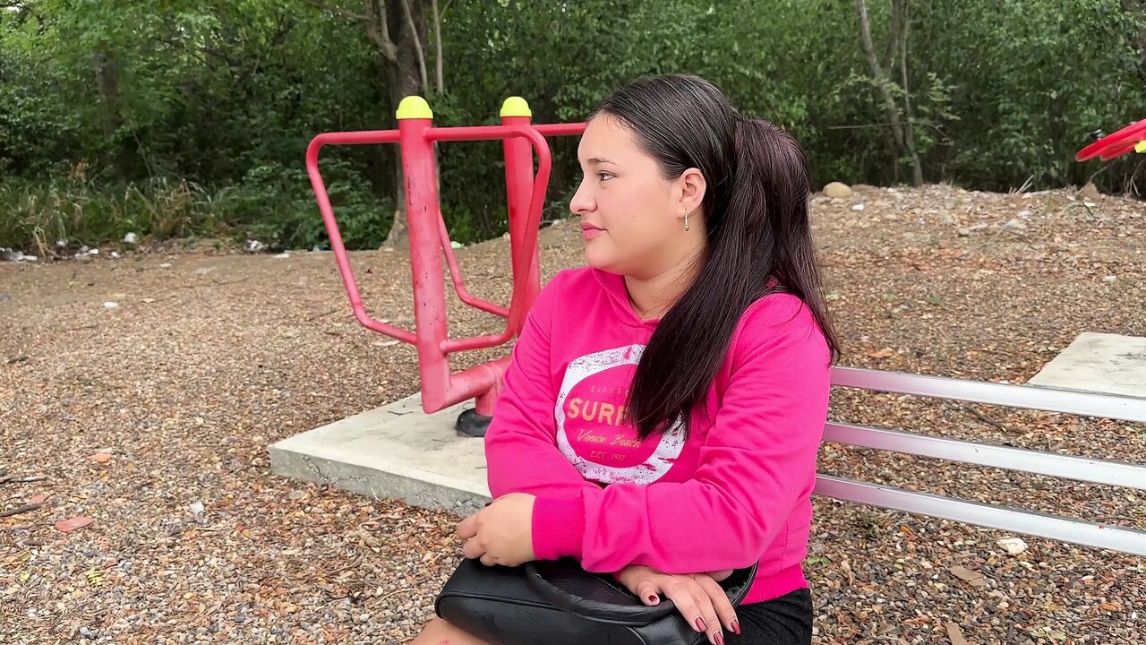 I Take a Girl to My House After Her Boyfriend Left Her Standing in the Park, I End up Her Hard to Raise Her Spirits