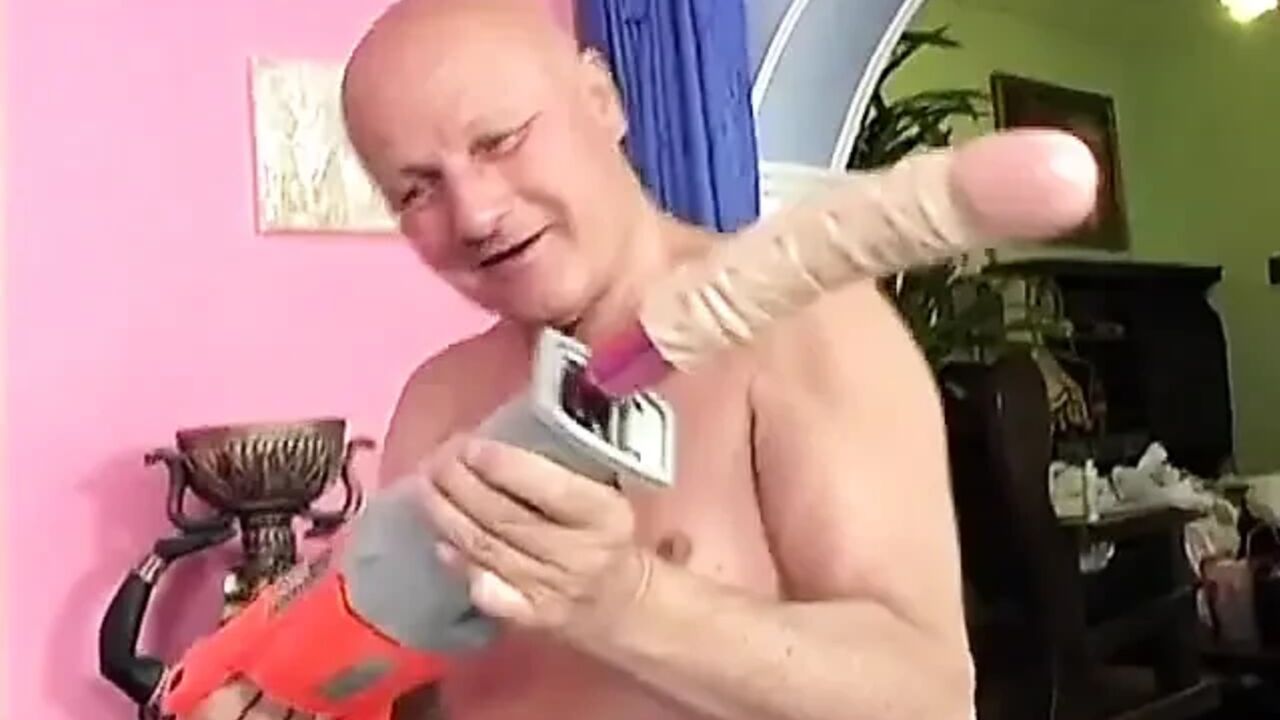 Hot Girl with Colored Hair Enjoys a Fucking Machine in a Perverse Threesome