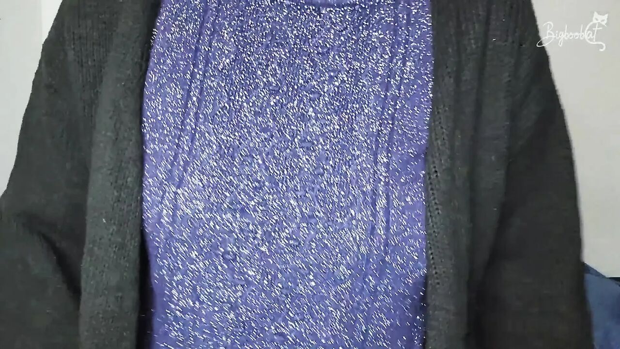 Come see me get off with my big natural tits and alluring pussy mask