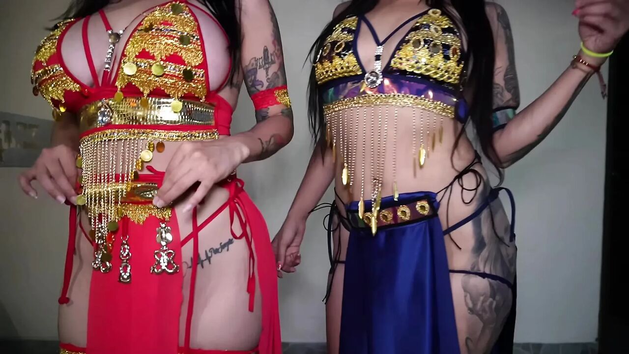 ARAB TWINS GIVE EACH OTHER BUTT TO A BLACK XXX