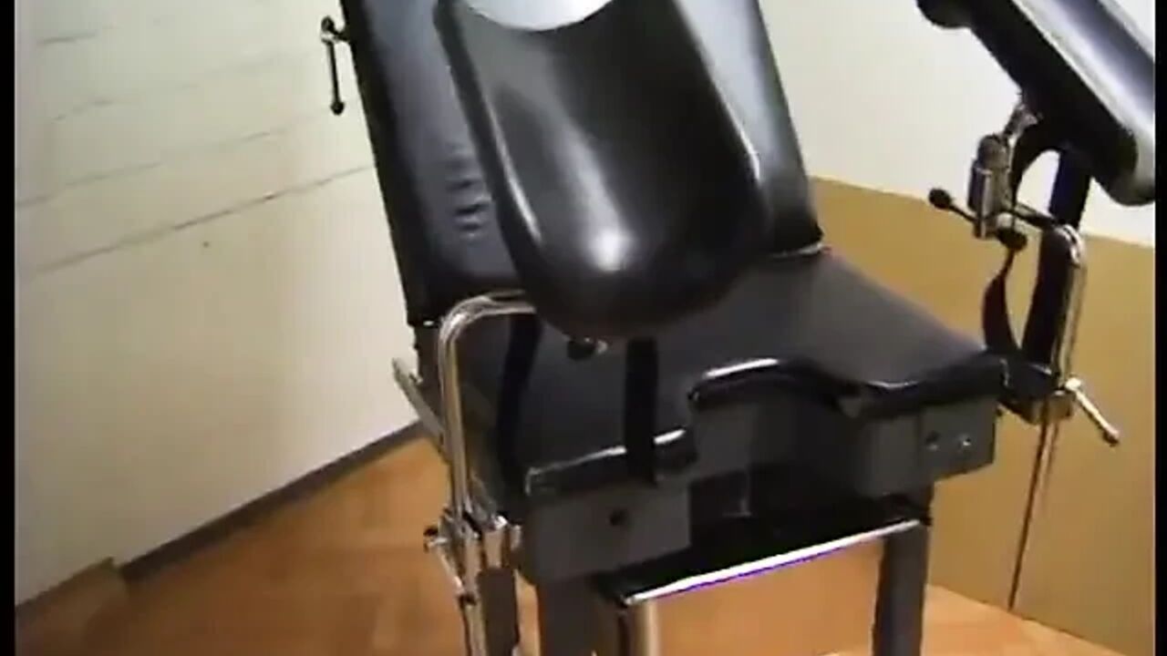 Asian whore receive two dicks