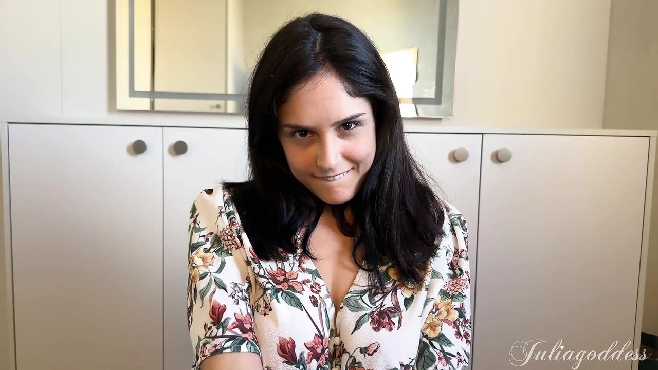 Naughty Secretary Gives Boss the Blowjob and Swallows All