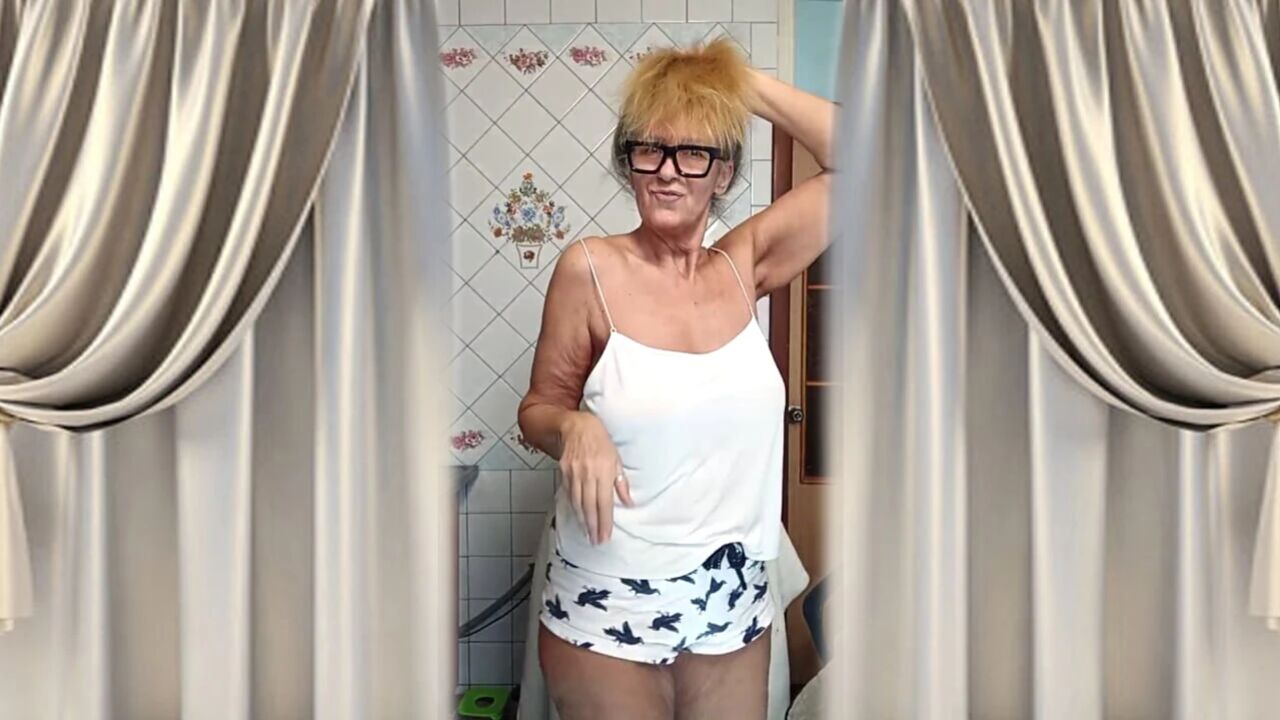Hot housewife Lukerya flirts in the kitchen