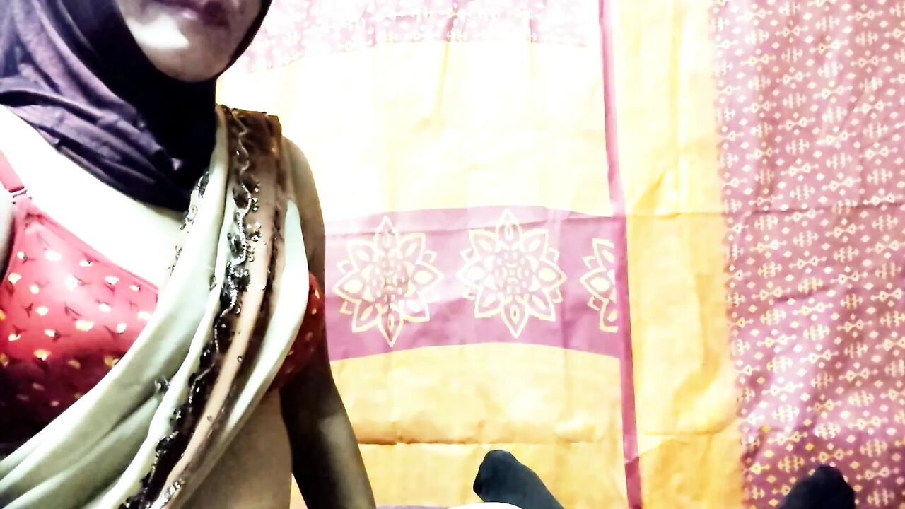 Real Indian Husband and Wife Private Moments (Homemade Couple Video)