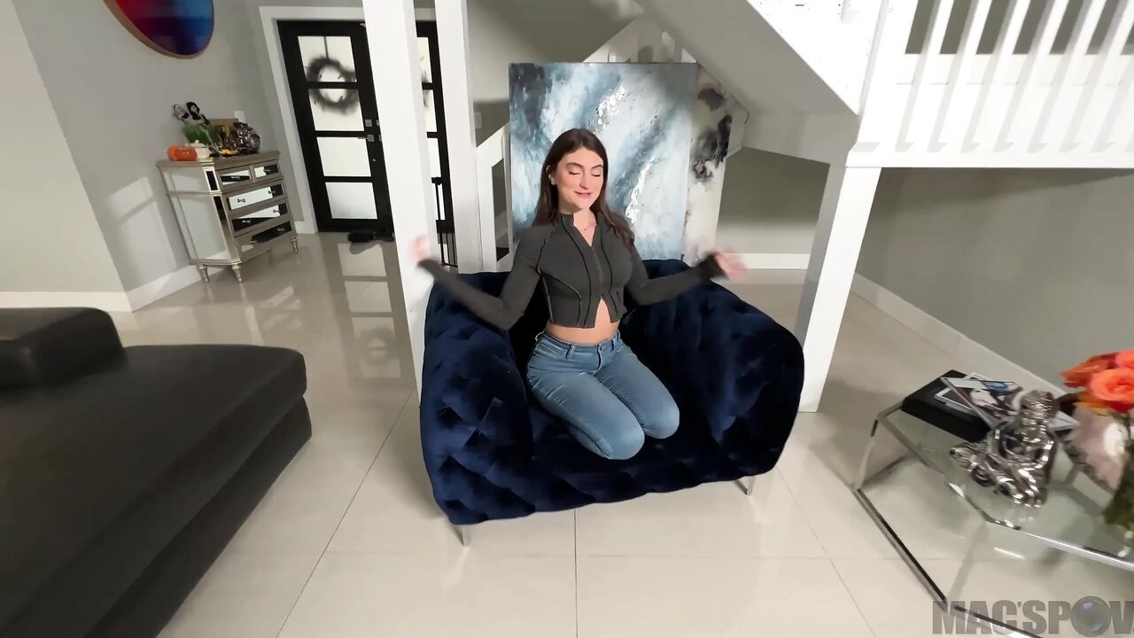 Petite Babe Wants Dick for Breakfast