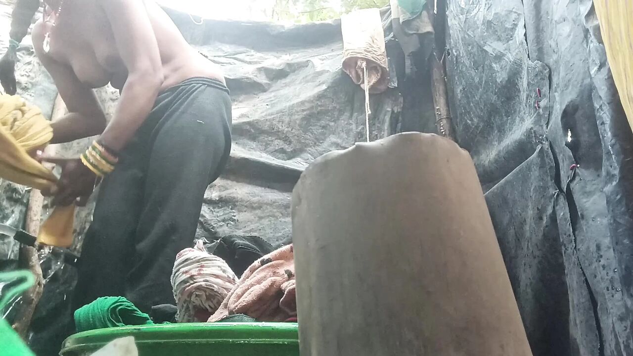 Bhabhi ka aaj Nahate hue video banaa liya