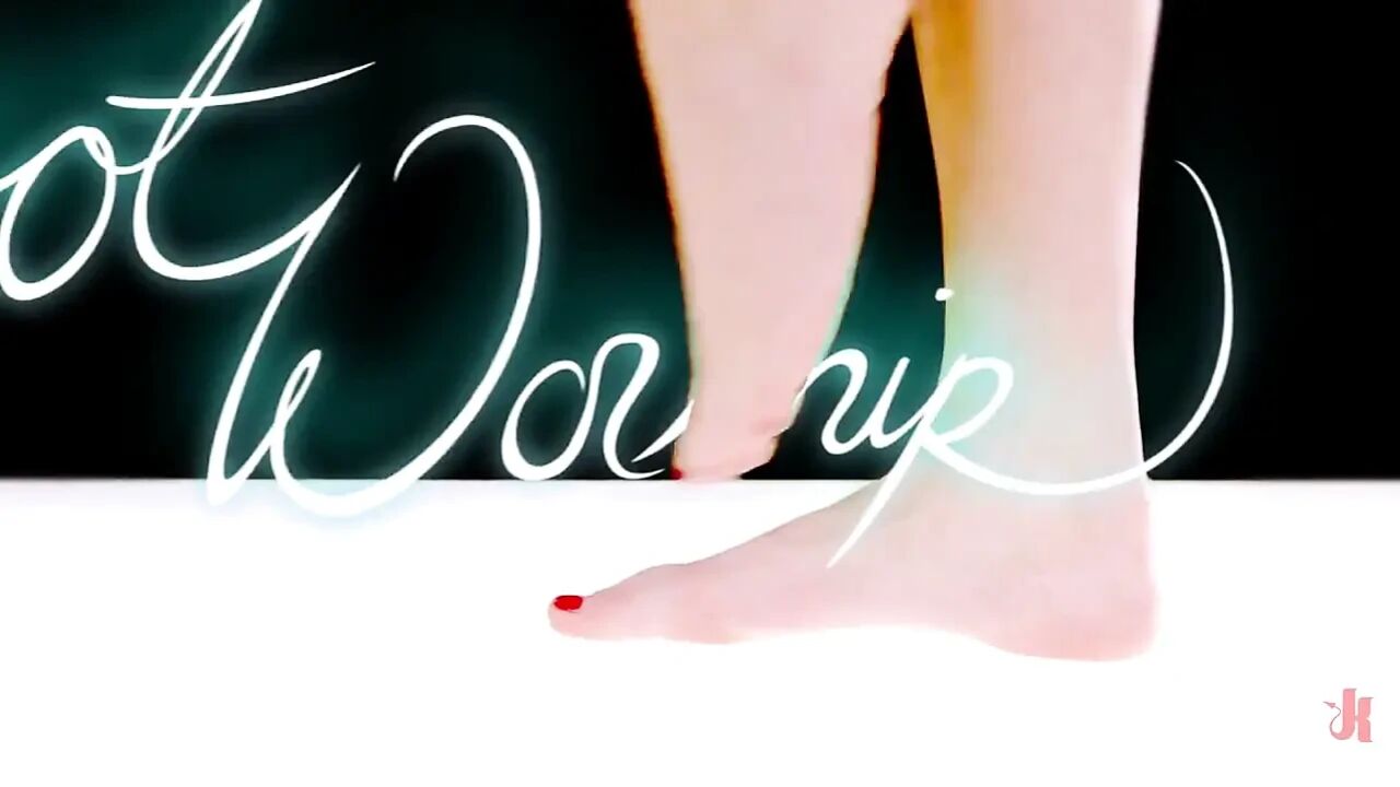 Maitresse Madeline's Foot Worship POV!