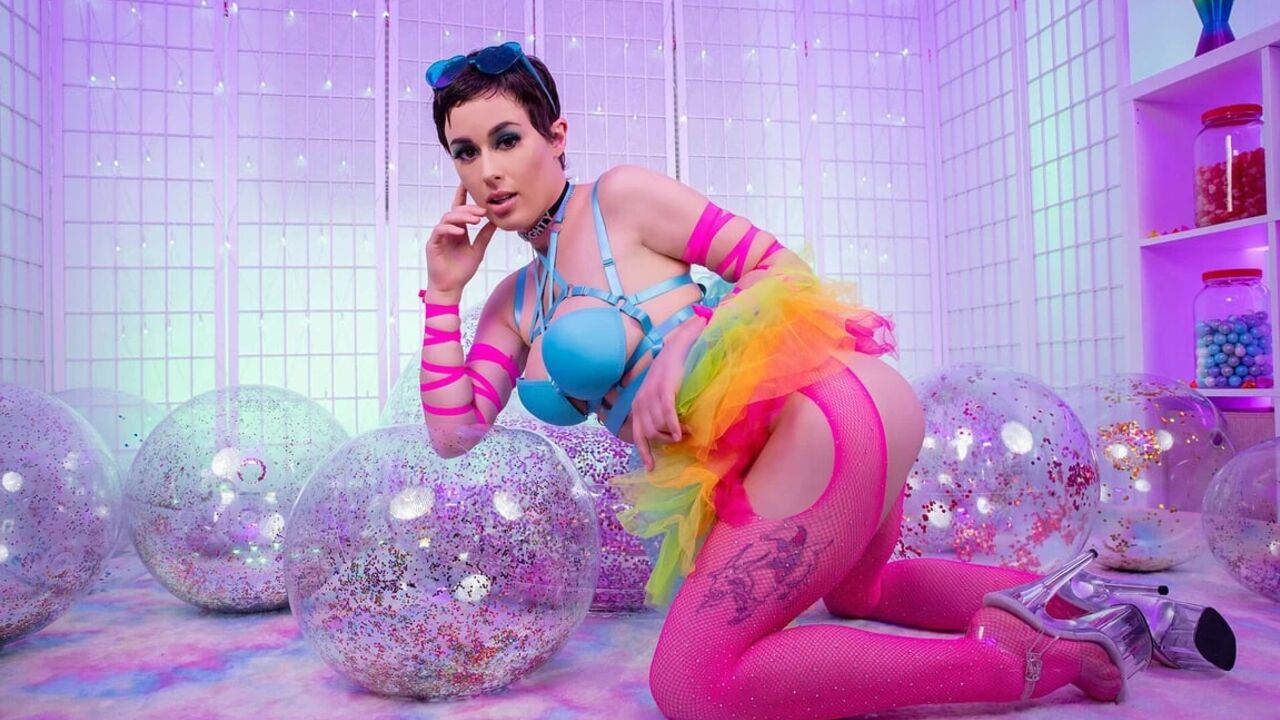 Crazy Ballerina Olive Glass VR Cock Sucking