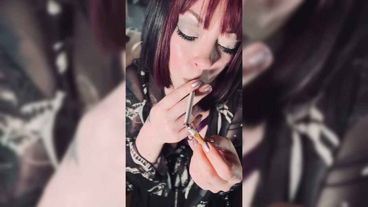 Your Favourite Smoker Tina Snua Tip To Tails 2 Cork cigarettes - Chainsmoking Smoking