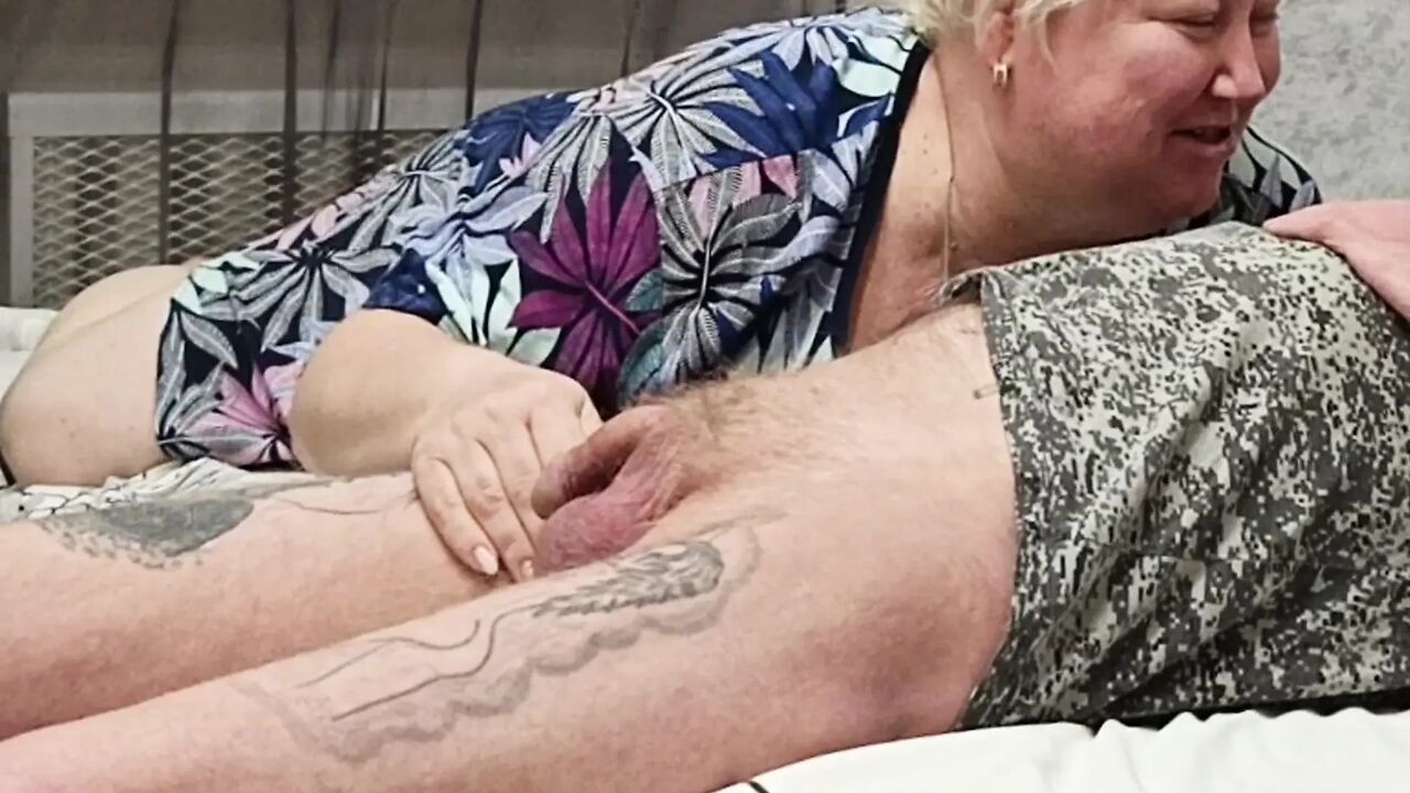 Stepmom swallows cum after sucking