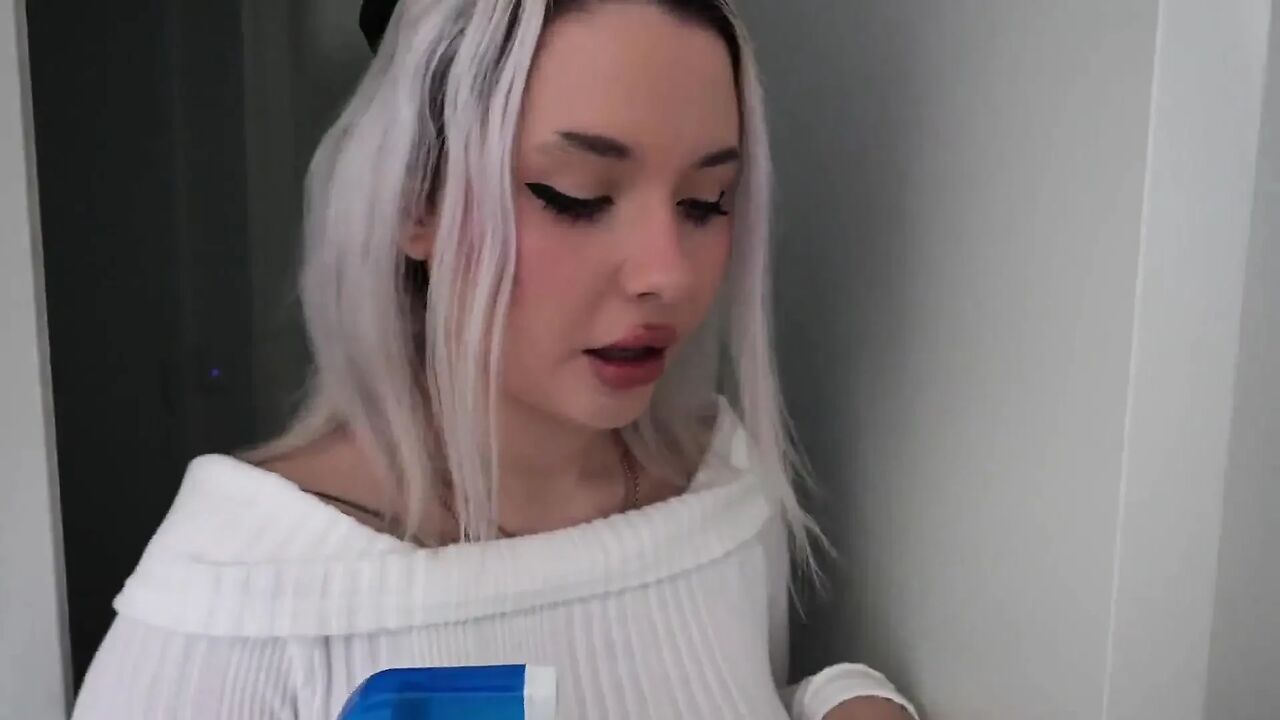 Maid Offers Extra Services: Sloppy Deepthroat & Hard Fuck in Extreme Flexible Poses with Facial - Flexy Lover