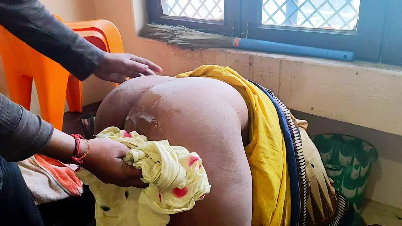 Desi padosan bhabhi ki majhedare chudai Hindi Audio