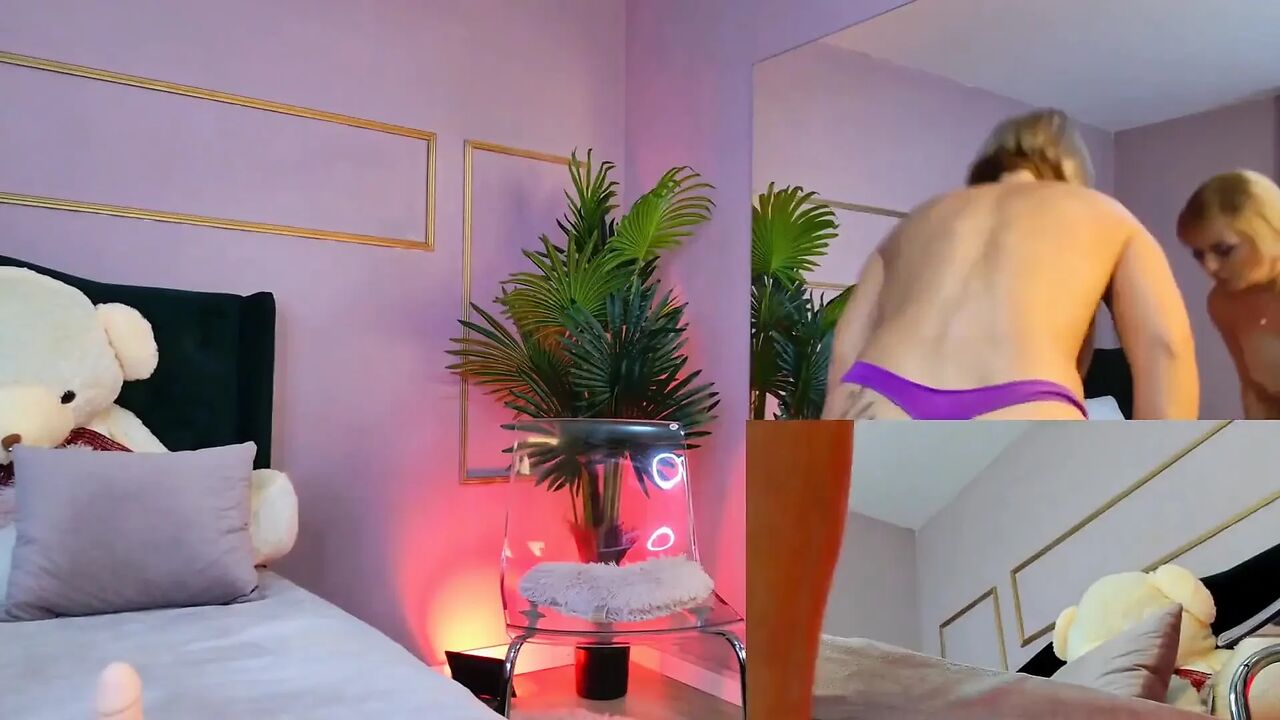 Stepmom MILF Fuck Her Pussy with a Fuckmachines