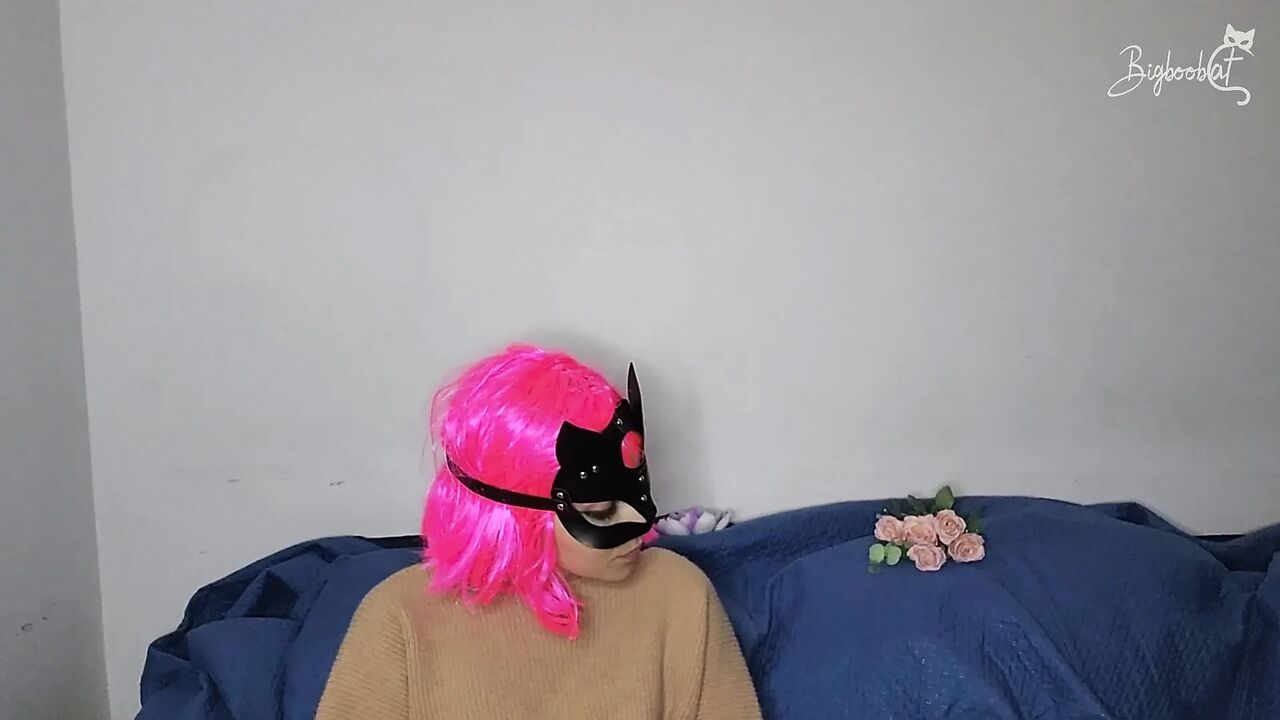 Big natural tits and pussy mask: I'm making myself explode for you