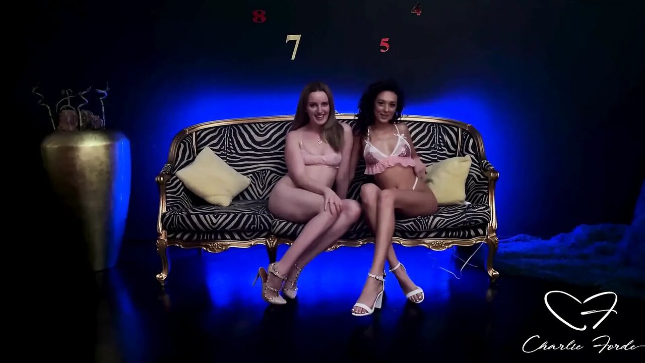 Isabella De Laa and Charlie Featuring Charlie Forde