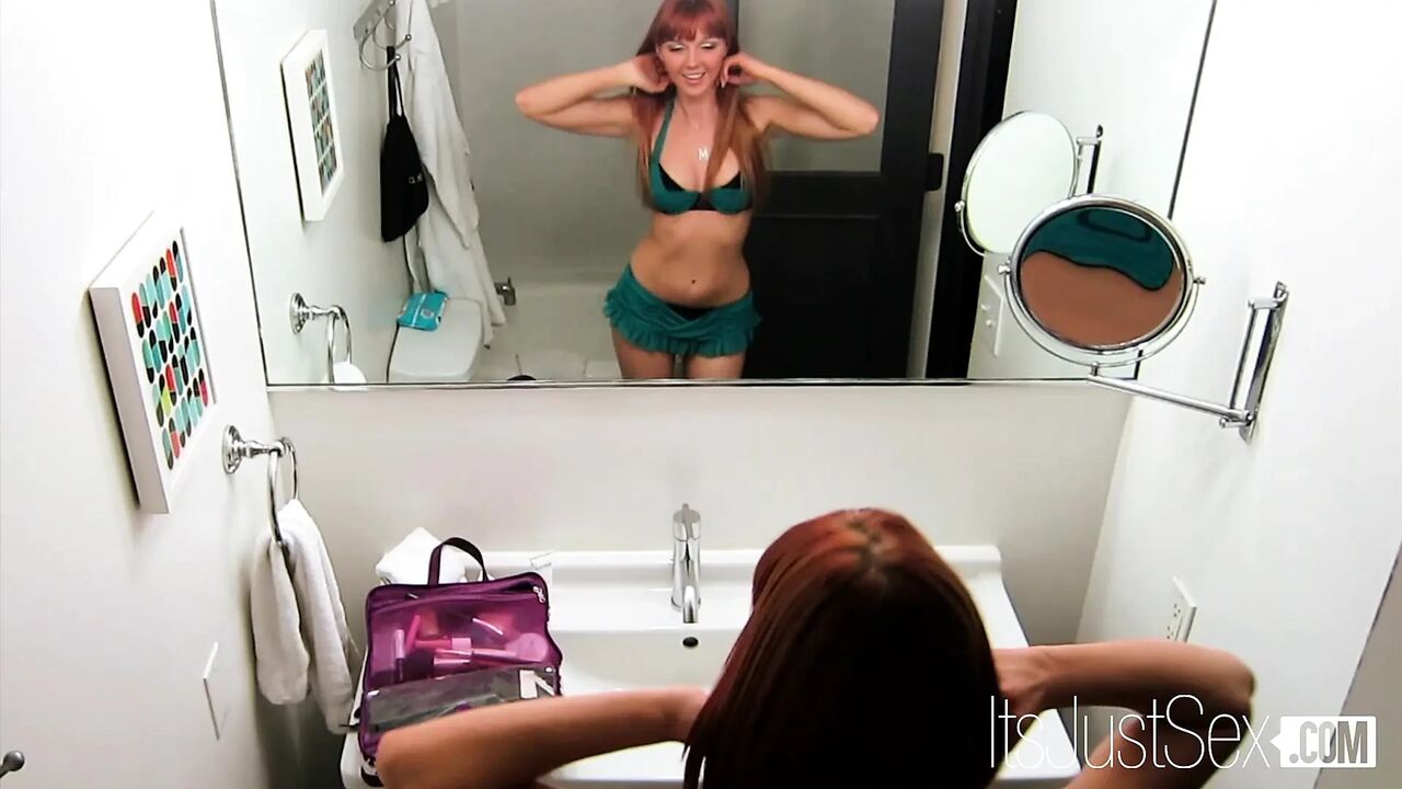 A Visit to Remember: Kiara Diane Eats Marie McCray's Pussy (Four Rooms)