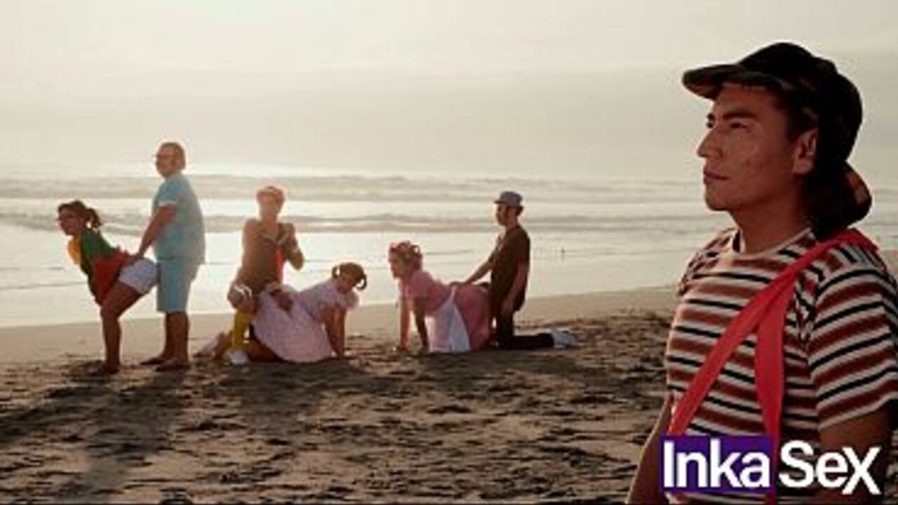 Lost chapter: El Chibolo 18 holds an orgy in Acapulco.