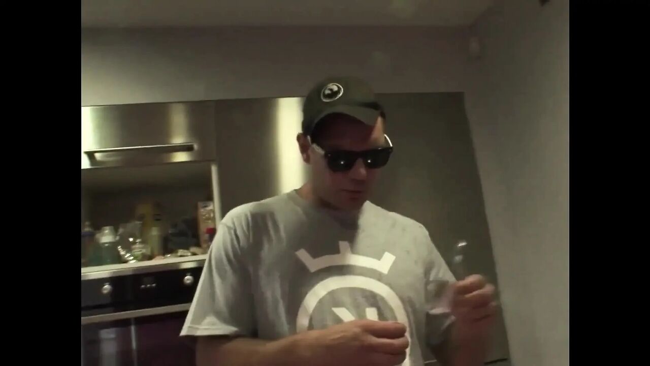 Slutty Mouth Works the Shaft