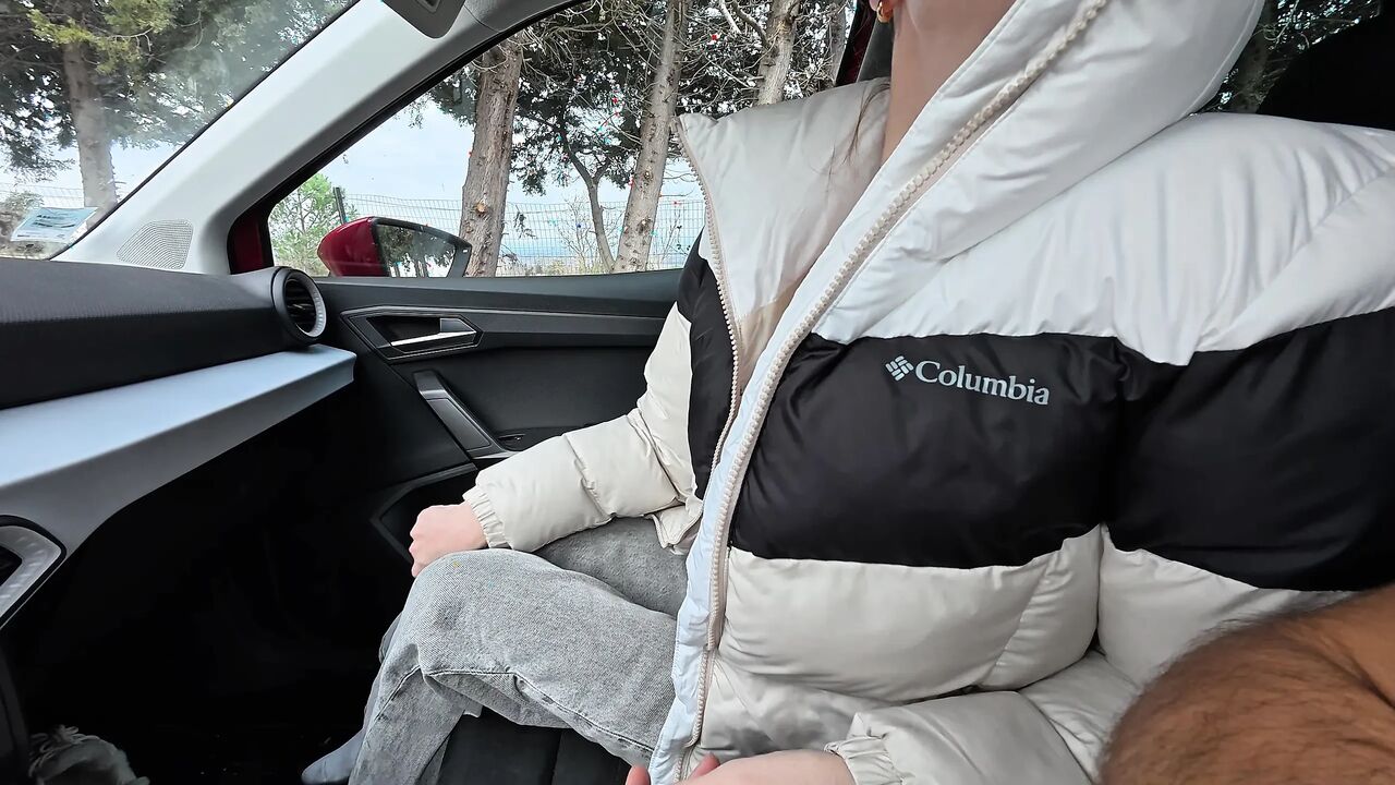 Hot wife getting fucked in the car.