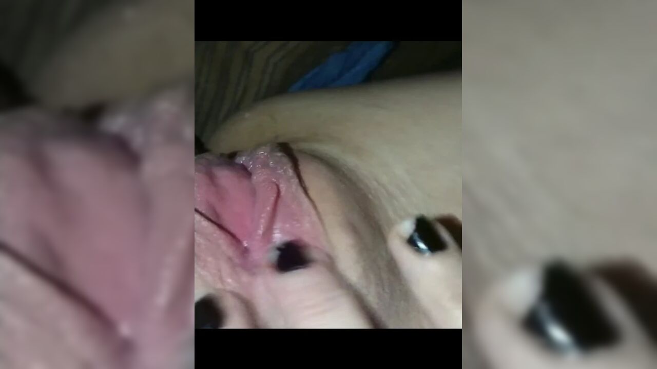 Fat pussy masturbating