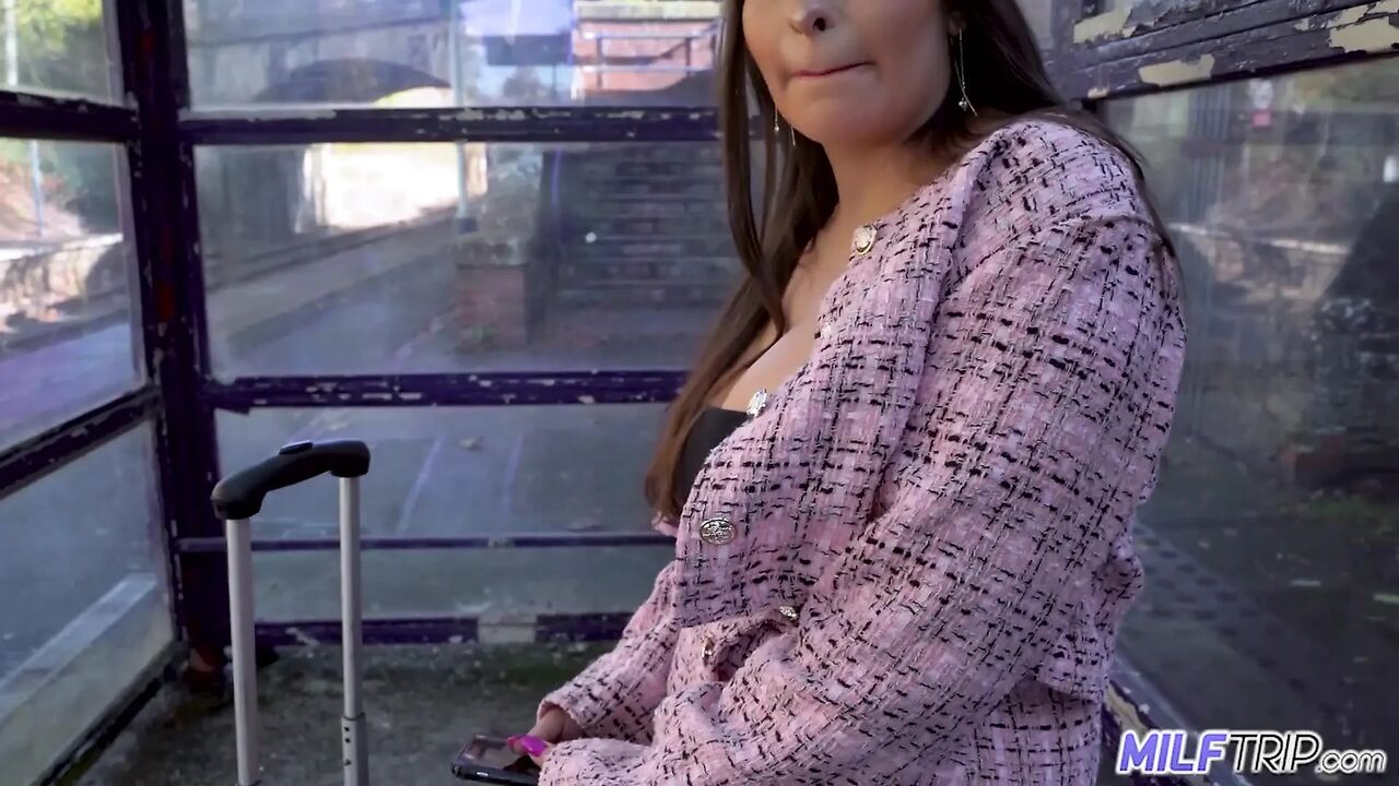Milftrip Thick Big Tit MILF Debut for Horny British Hotwife