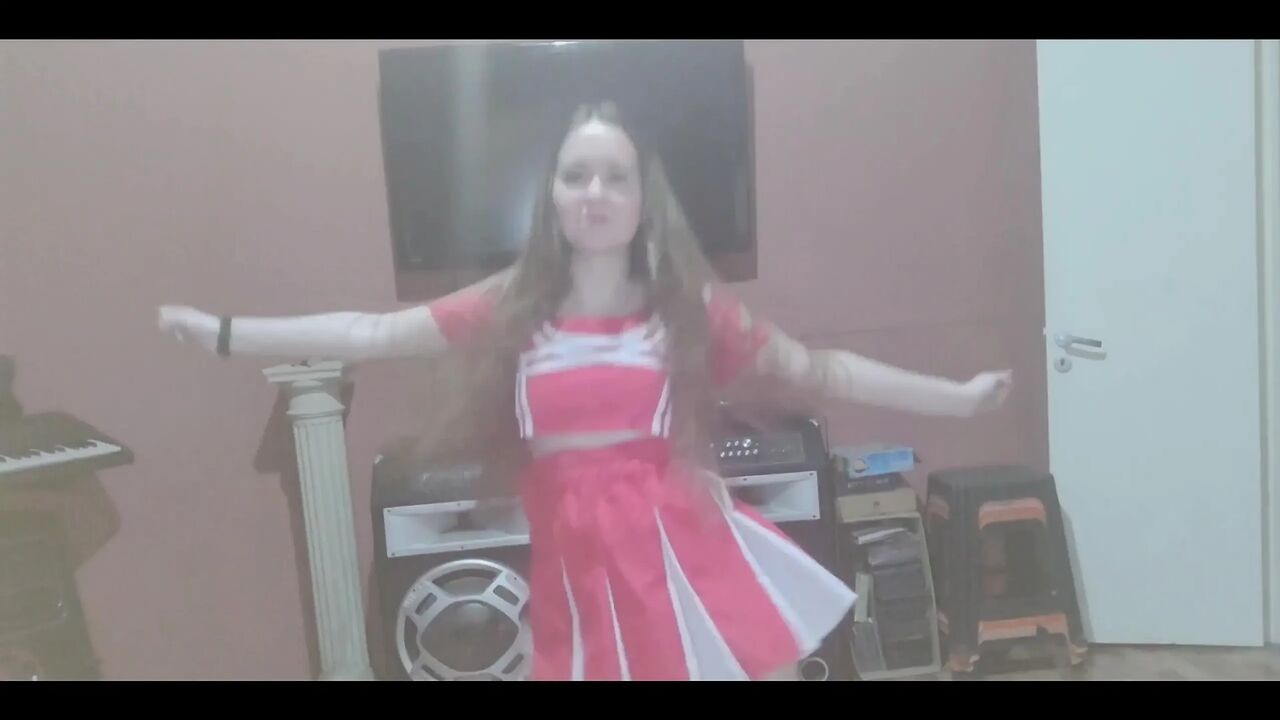 Hot cheerleader masturbates after cheering