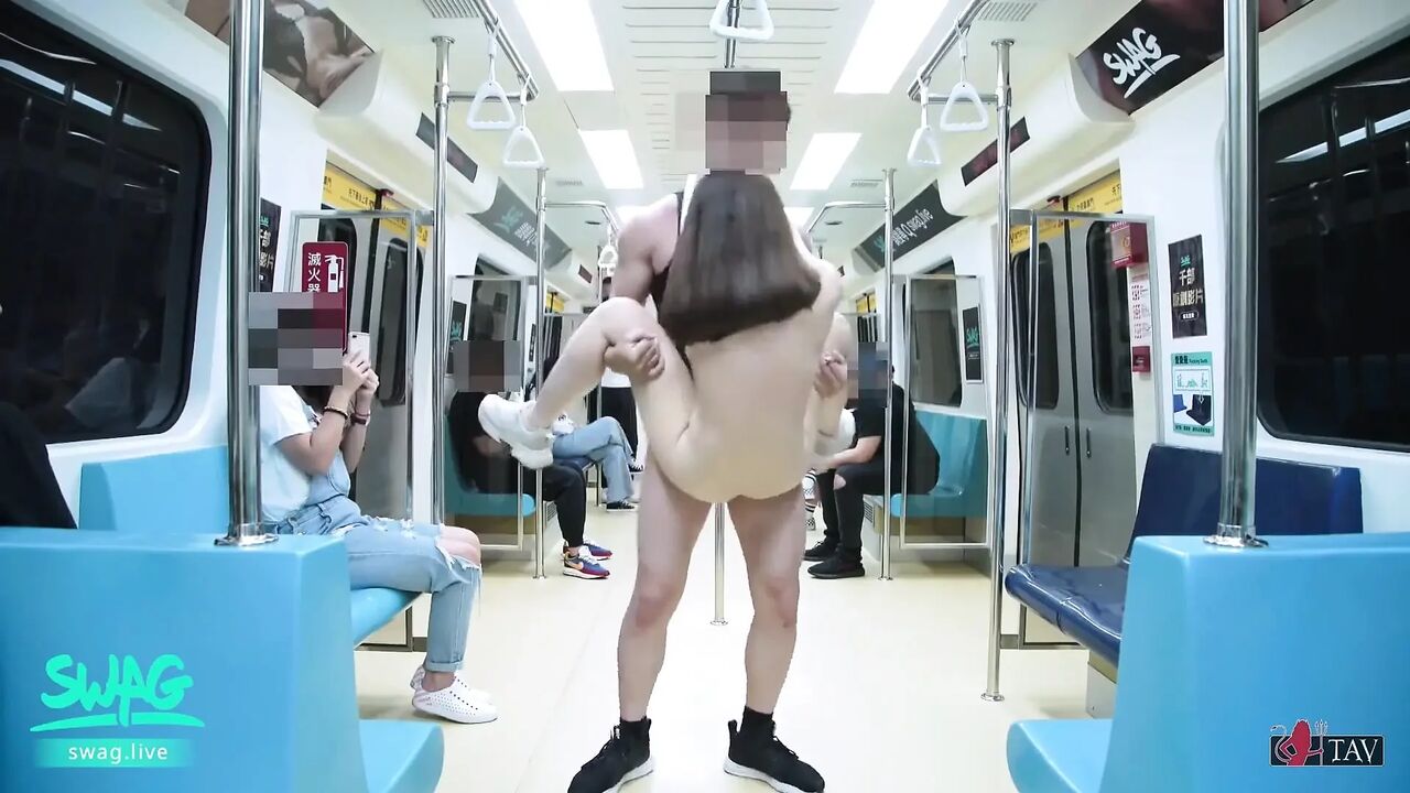 Having Sex with Guy in the Subway, Let Passengers Watch Me Squirt.