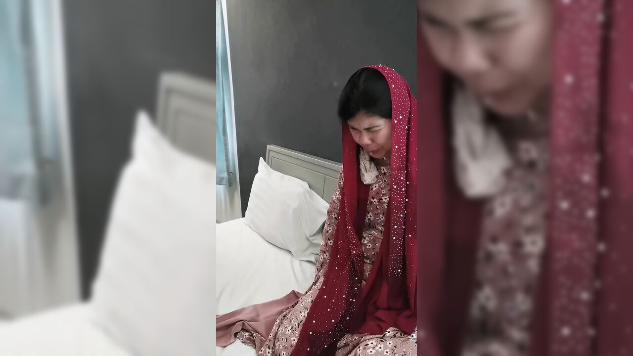 Hijab girl gets porn to give a hard