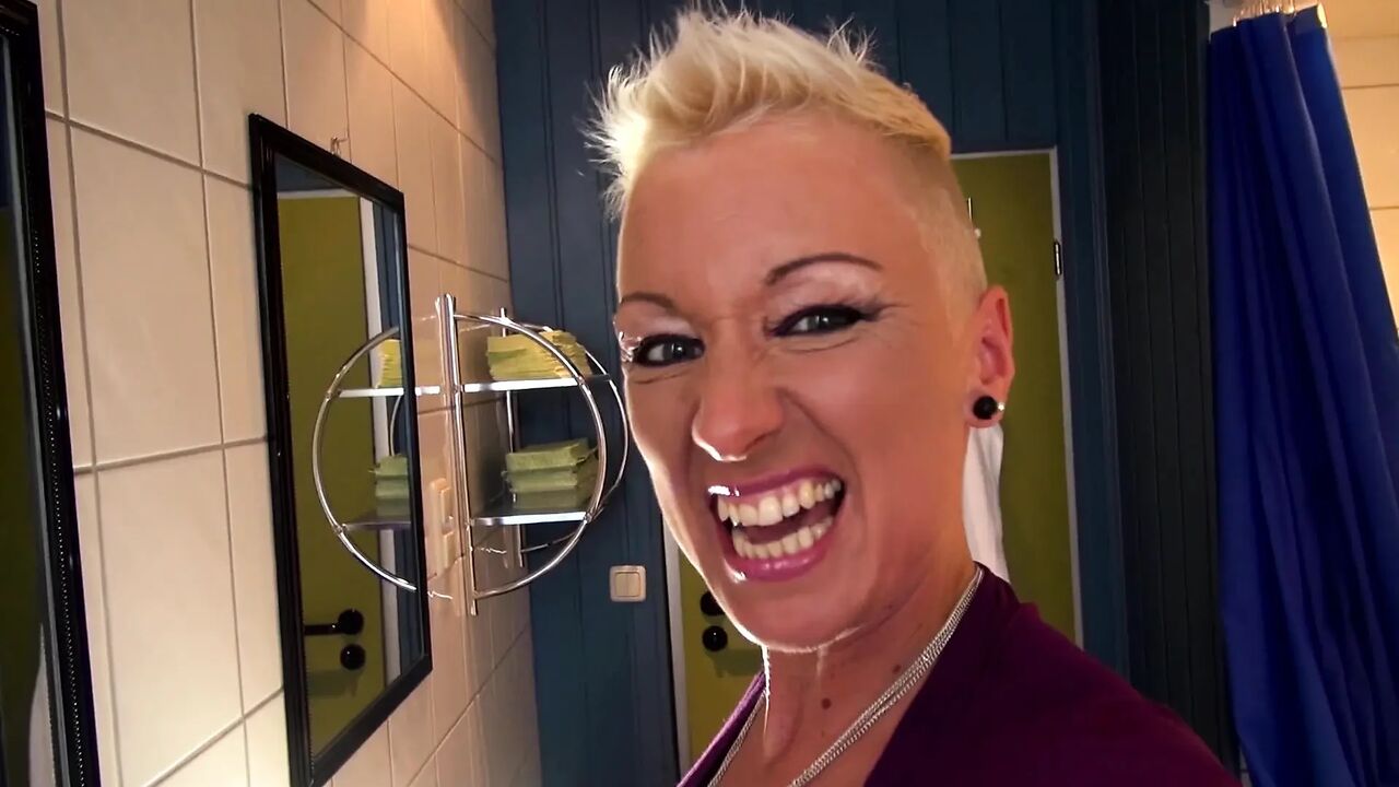 Short hair blonde gets banged in her big round ass