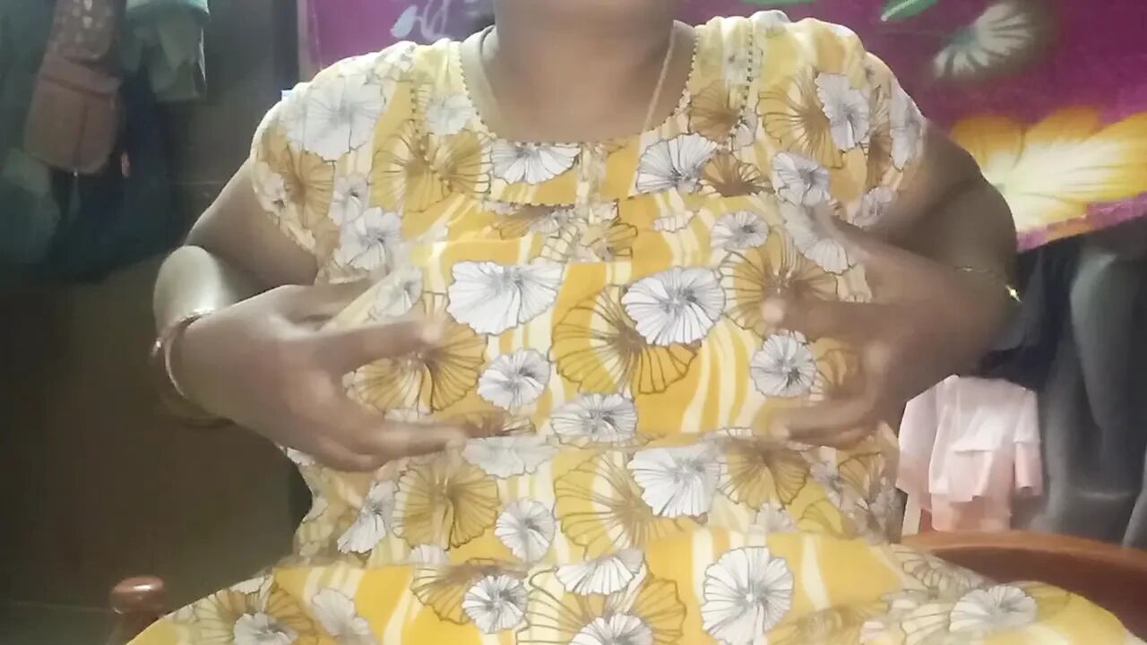 Indian National Woman Masturbates in Solitude When Her Tamil Husband Is Not at Home