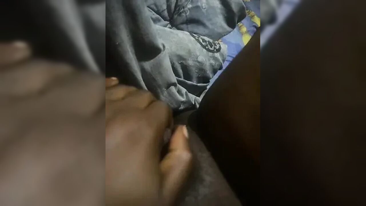 Kellyciara loves masturbating before bedtime