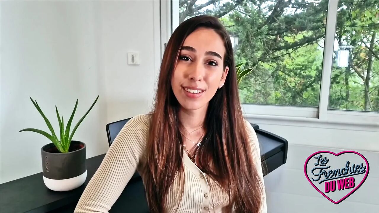 Camila, a Not-so-shy Young Minx, Wants to Be Fucked