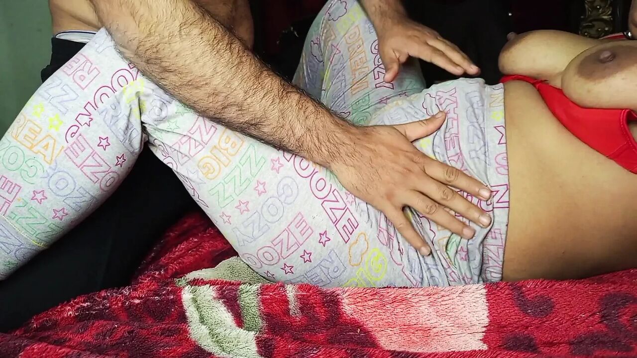 Indian Bhabi ko Dewar nay Andar dal dia