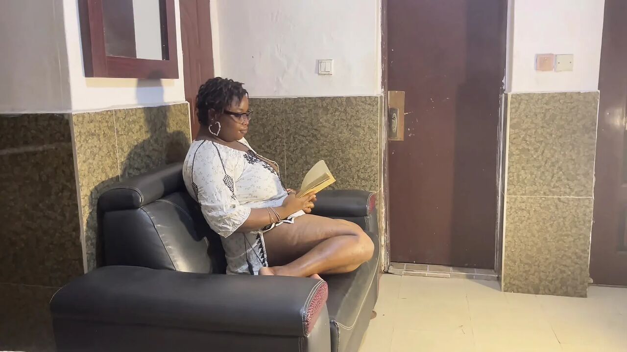 BIG BREAST DEEP THROATER MAKE IT SLURPY ON THE SOFA