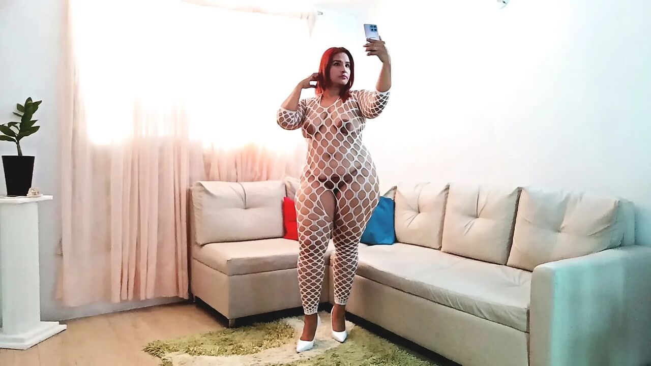 My photo shoot goes better than I expected. I got a creampie in my pussy