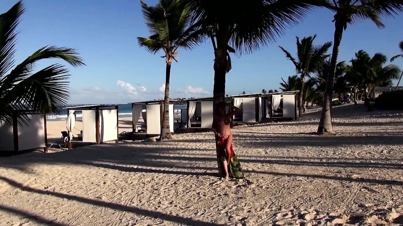 Hot Vacation Babes Wild Outdoor DP Fucking