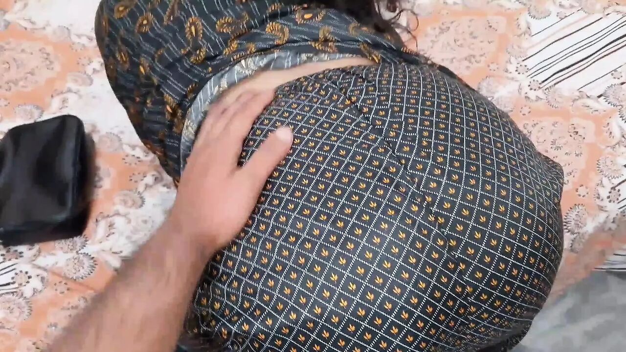 ( Indian Randi ki chudai )He Gave Her Money and Fucked Her - Desi Indian girl and stranger
