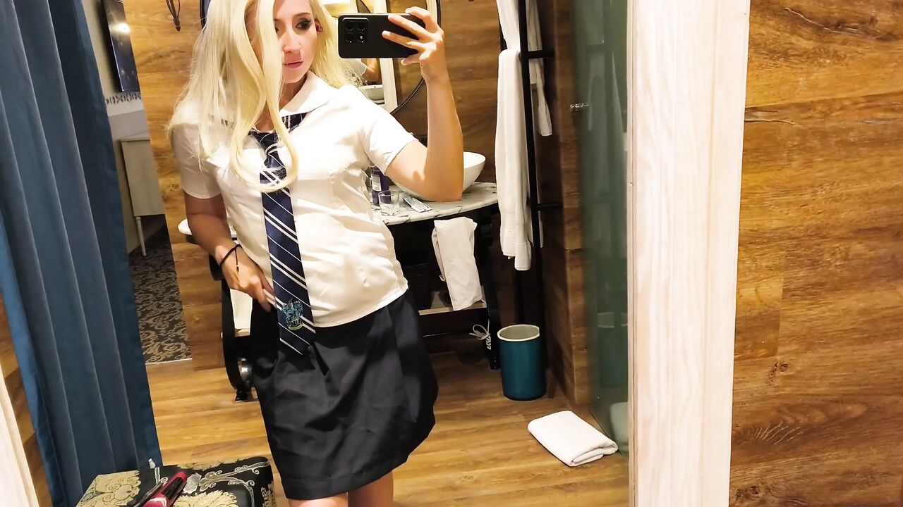 Luna Lovegood Squirts Until Receives a Lot of Cum