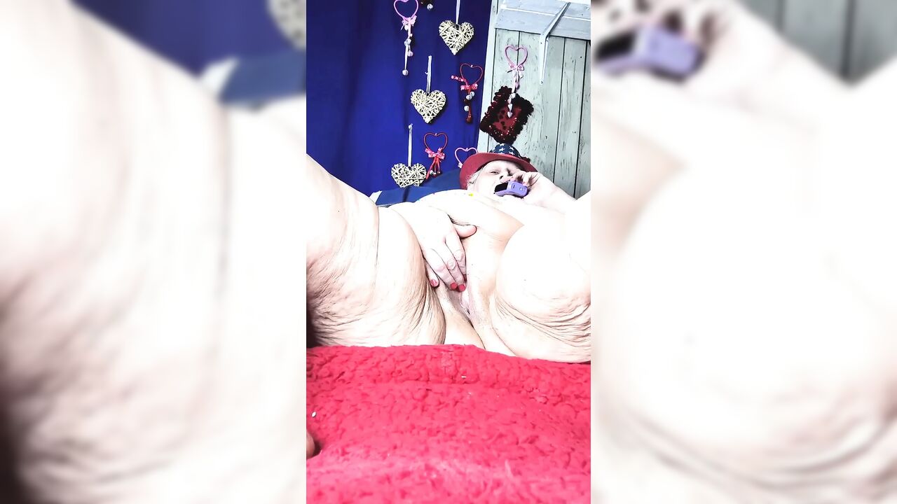 4 Times Cumming While She's Slumming