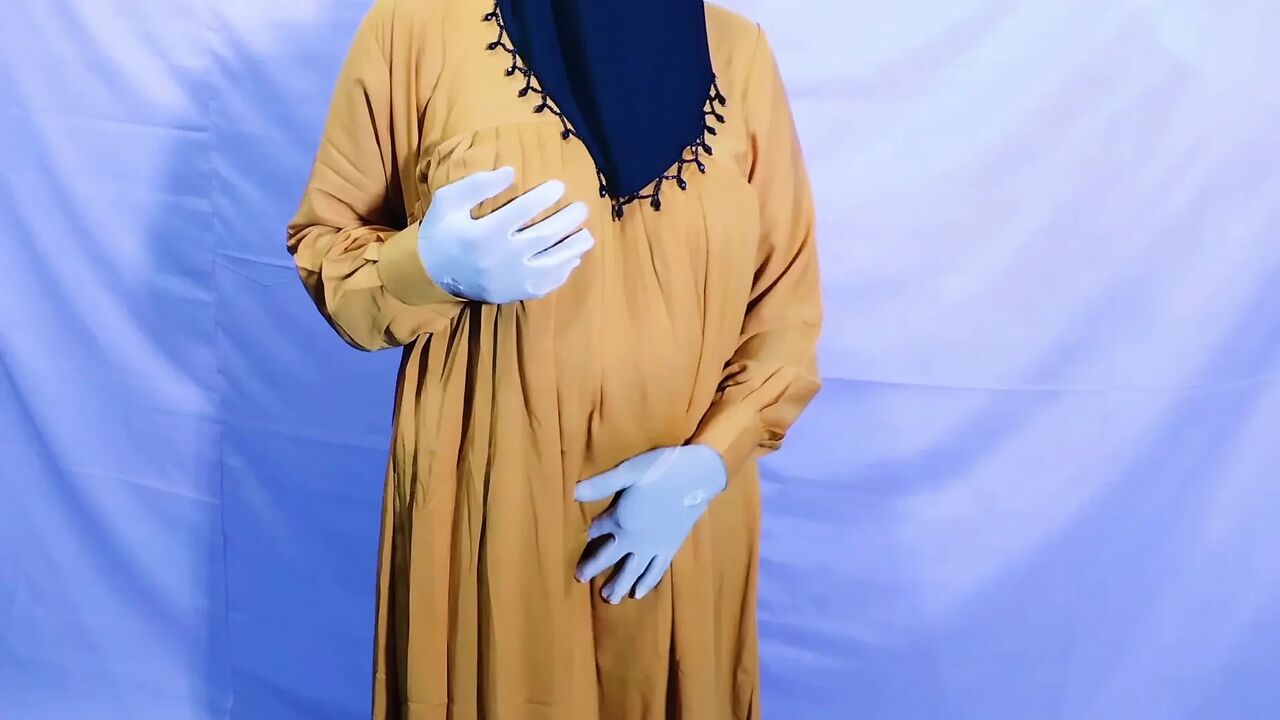 Indian Muslim Hijabi Beautiful Wife Satisfying Her Sexual Hunger With Her Hands - Clear Hindi