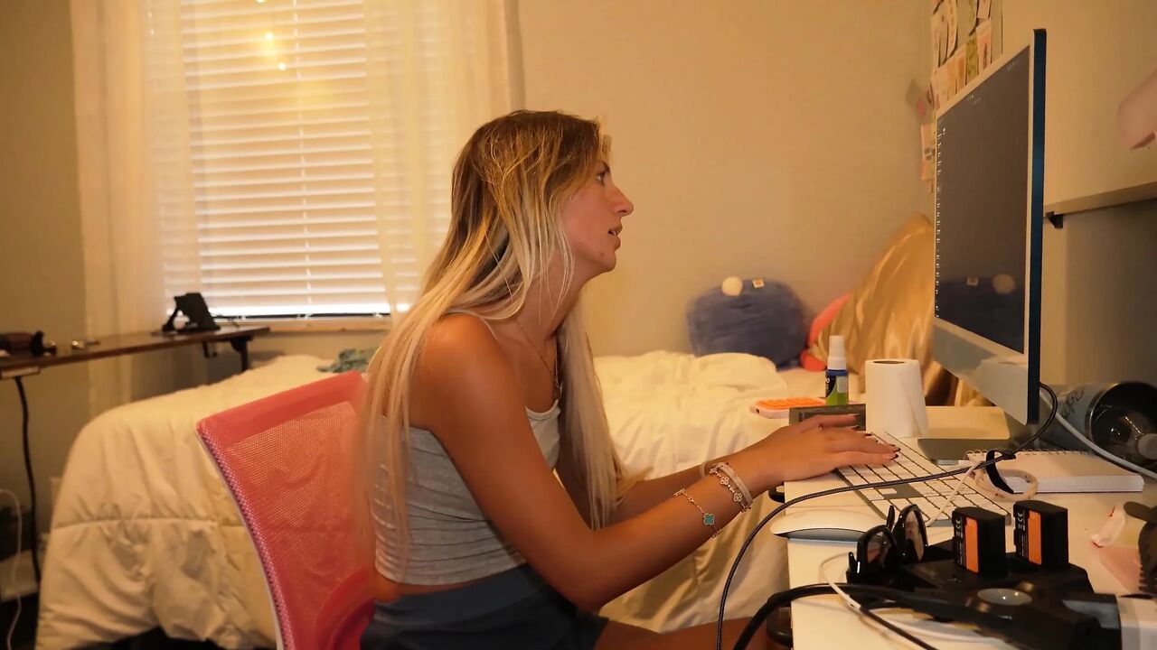 18 Year Old College Slut Gets Her Face Covered in Cum!!
