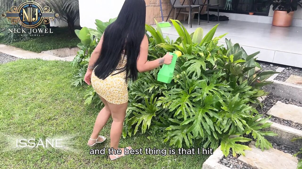 I Give a Punishment to the Peruvian Housewife Issane