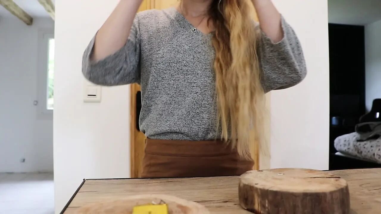 She's going to fuck her boyfriend's best friend... In the toilets of the bar!