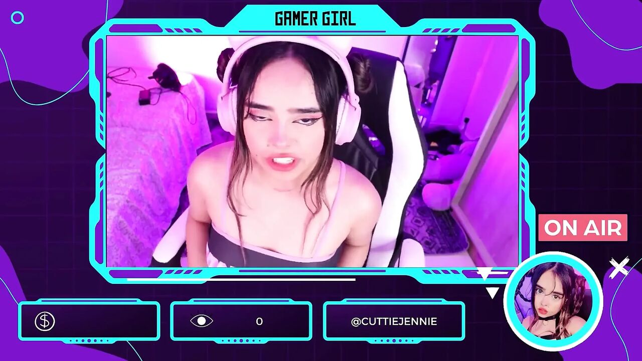 Gamer Girl Fall in Love with Her First Fan