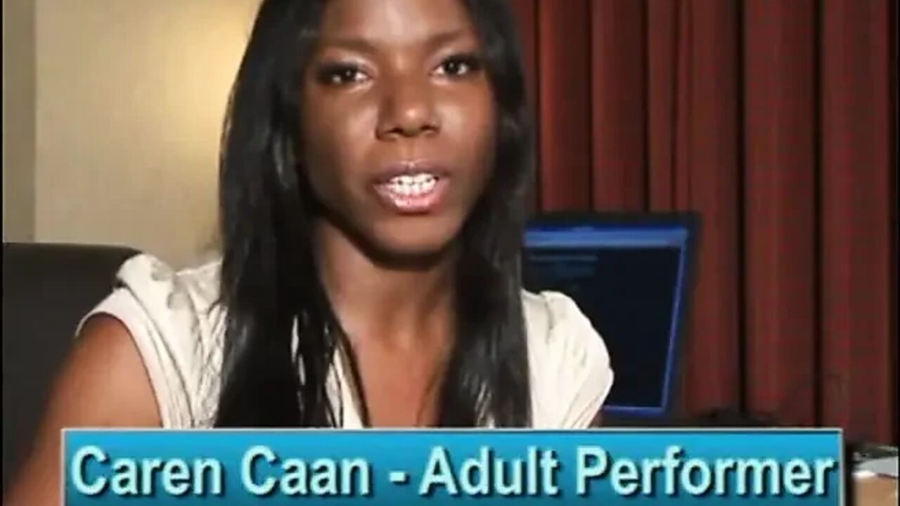 Brown girl sucking dick