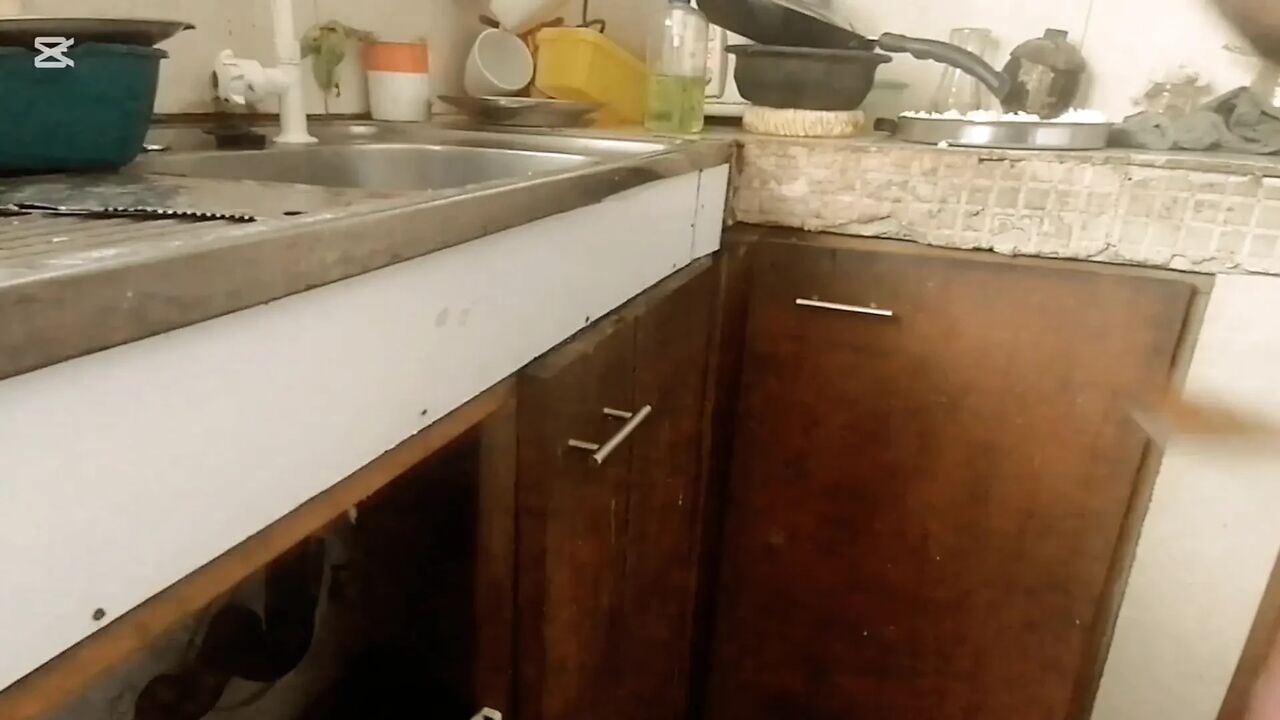 House Owner Aunty Seduced Her Servent Cooking Boy