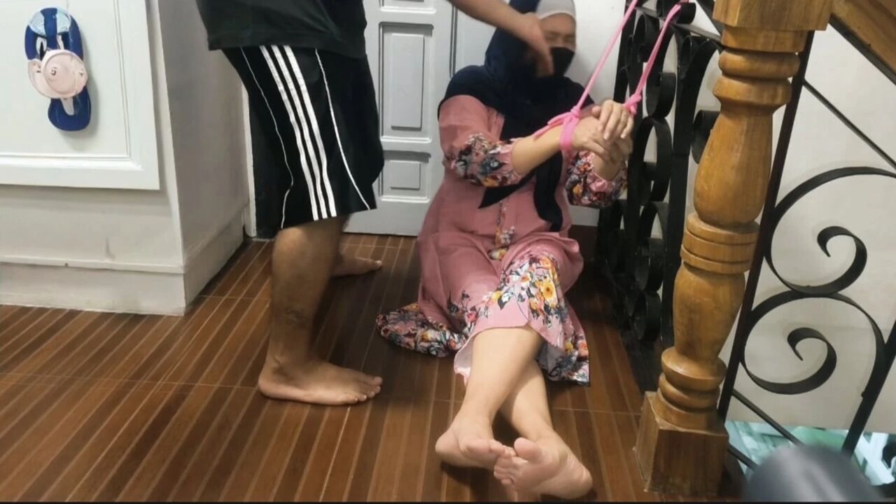 Indo bokep muslim Ketahuan lagi ask ngentot binor udah may crott malay suaminya keburu pulang