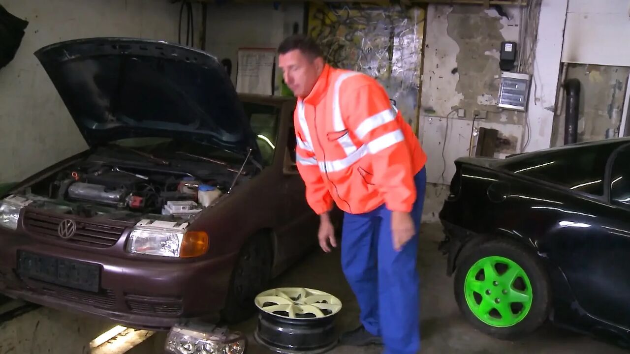 Tattooed blonde gets fucked from her horny dude