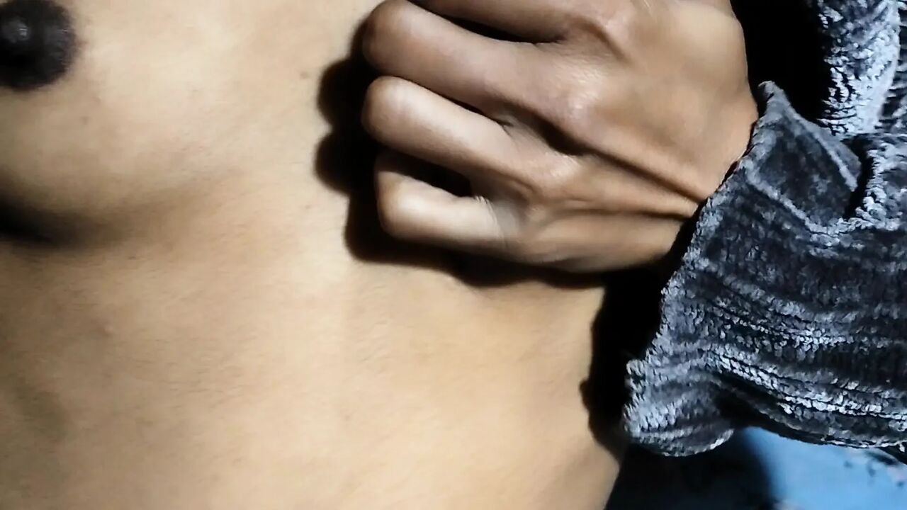 Bhabhi Apni Boobs Dikha Kar Peeni Bula Rahi Hai Devar Ko ????