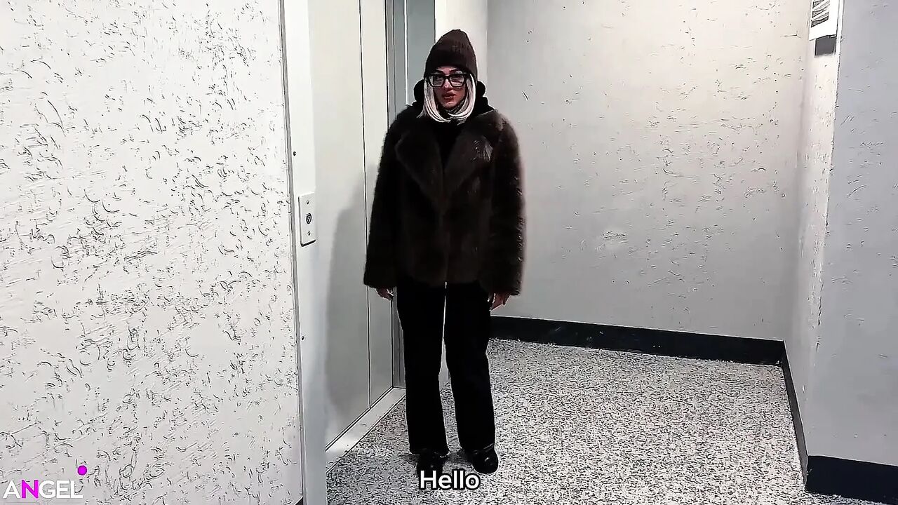 A Rich Bitch Fucks a Foreman While Her Husband Is on a Business Trip